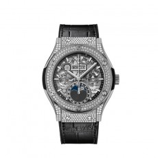[HUBLOT-위블로] 에어로퓨전 문페이즈 티타늄 42mm 사파이어 다이얼 오토매틱 블랙 가죽 스트랩 시계