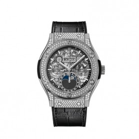 [HUBLOT-위블로] 에어로퓨전 문페이즈 티타늄 42mm 사파이어 다이얼 오토매틱 블랙 가죽 스트랩 시계