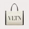 [프리미엄급] V 발발렌티노 스몰 사이즈 VLTN 프린트 캔버스 쇼퍼백