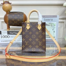 [LOUIS VUITTON-루이비통] 쁘띠 삭 플라