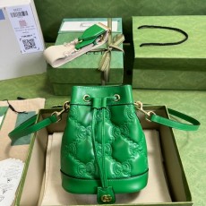 [GUCCI-구찌] GG 마틀라세 레더 버킷백