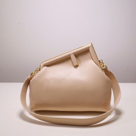 [FENDI-펜디] 퍼스트 숄더백 미듐