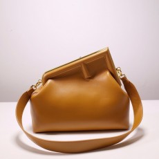 [FENDI-펜디] 퍼스트 숄더백 미듐