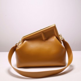[FENDI-펜디] 퍼스트 숄더백 미듐