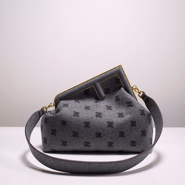 [FENDI-펜디] 퍼스트 숄더백 미듐