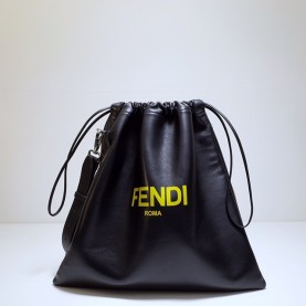 [FENDI-펜디] 파우치 로고 미듐 백