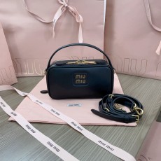 [MIUMIU-미우미우] 가죽 숄더백