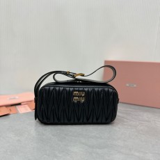 [MIUMIU-미우미우] 마테라쎄 나파 가죽 숄더백