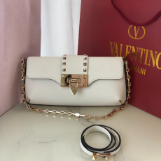 [VALENTINO-발렌티노] 락스터드 가죽 핸드백