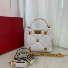[VALENTINO-발렌티노] 로만스터드 버킷백 스몰