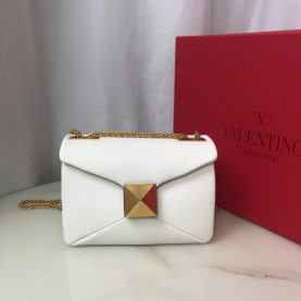 [VALENTINO-발렌티노] 원 스터드 체인 쉽스킨백