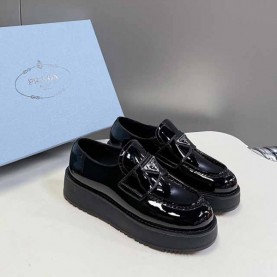프라다 PRADA 여성 로퍼 클리퍼