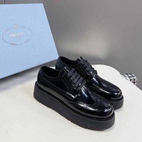 프라다 PRADA 여성 윙팁 클리퍼