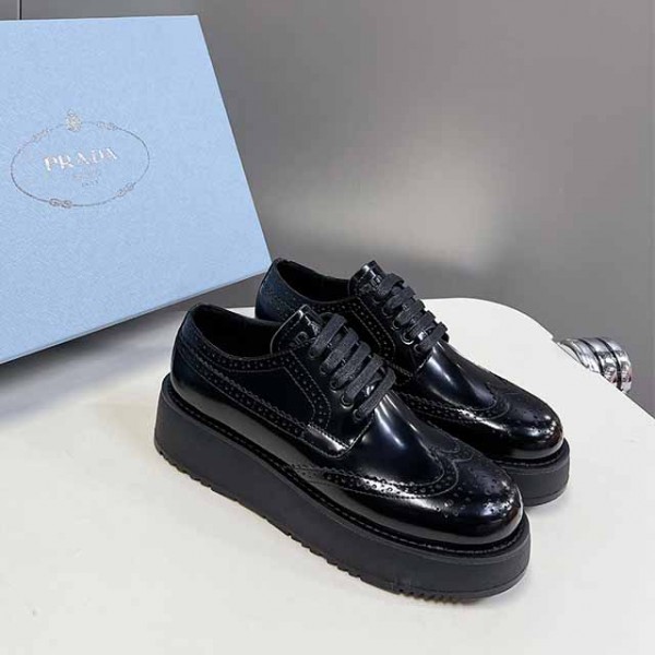 프라다 PRADA 여성 윙팁 클리퍼