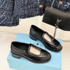 프라다 PRADA 브러시드 가죽 로퍼