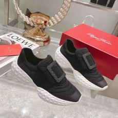 로저비비에 ROGER VIVIER 여성 버클 스니커즈