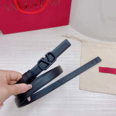 [VALENTINO-발렌티노] 브이로고 시그니처 유광 송아지 가죽 벨트