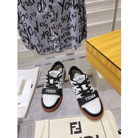 펜디 FENDI 남여공용 스니커즈