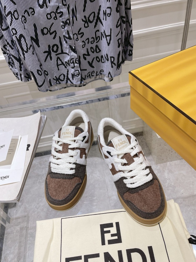 펜디 FENDI 남여공용 스니커즈