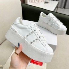 발렌티노 VALENTINO 여성 락스터드 플랫폼 스니커즈