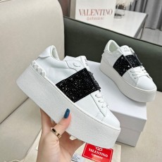발렌티노 VALENTINO 여성 락스터드 플랫폼 스니커즈