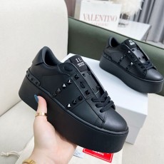 발렌티노 VALENTINO 여성 락스터드 플랫폼 스니커즈