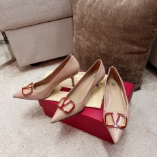 발렌티노 VALENTINO 여성 V-RING 펌프스
