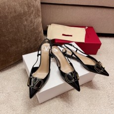 발렌티노 VALENTINO 여성 V-RING 펌프스 슬링백