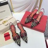 발렌티노 VALENTINO 락스터드 슬링백 펌스프