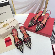 발렌티노 VALENTINO 락스터드 슬링백 펌스프