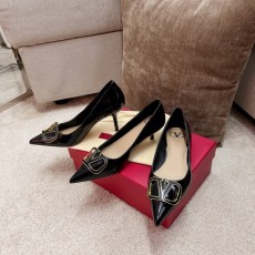 발렌티노 VALENTINO 여성 V-RING 펌프스