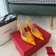 발렌티노 VALENTINO 여성 시그니처 V-RING 슬링백