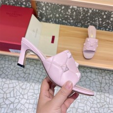 발렌티노 VALENTINO 여성 락스터드 뮬 펌프스