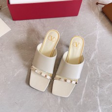 발렌티노 VALENTINO 락스터드 뮬 힐
