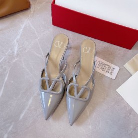 발렌티노 VALENTINO 여성 시그니처 V-RING 뮬 힐