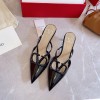 발렌티노 VALENTINO 여성 시그니처 V-RING 뮬 힐
