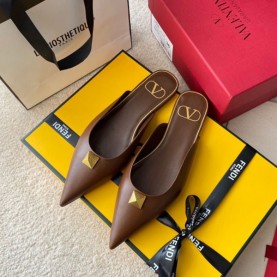 발렌티노 VALENTINO 여성 로만 스터드 플랫 뮬