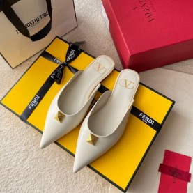 발렌티노 VALENTINO  로만 스터드 플랫 뮬