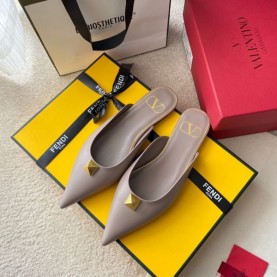 발렌티노 VALENTINO 여성 로만 스터드 플랫 뮬