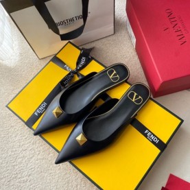 발렌티노 VALENTINO 여성 로만 스터드 플랫 뮬