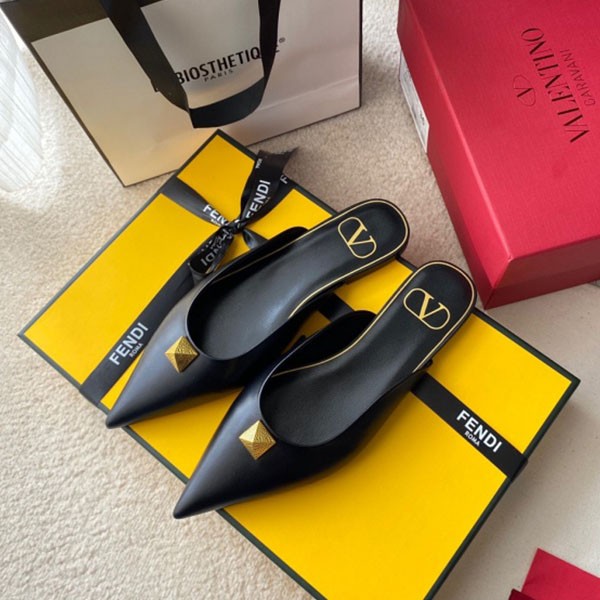 발렌티노 VALENTINO 여성 로만 스터드 플랫 뮬