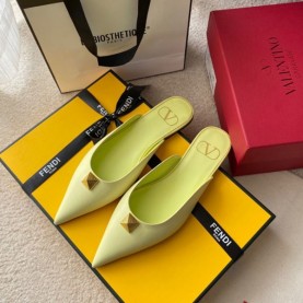 발렌티노 VALENTINO 여성 로만 스터드 플랫 뮬