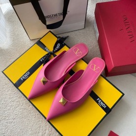 발렌티노 VALENTINO 여성 로만 스터드 플랫 뮬