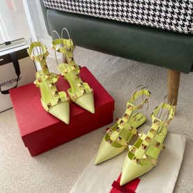 발렌티노 VALENTINO 로만 스터드 앵클렛 레더 슬링백