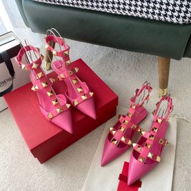 발렌티노 VALENTINO 로만 스터드 앵클렛 레더 슬링백