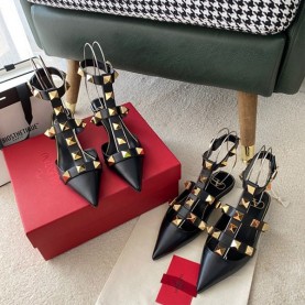 발렌티노 VALENTINO 로만 스터드 앵클렛 레더 슬링백