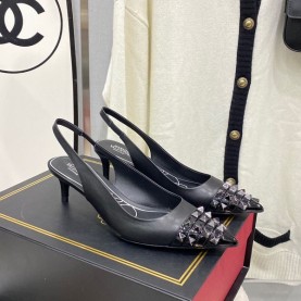 발렌티노 VALENTINO 락스터드 슬링백