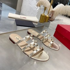 발렌티노 VALENTINO 여성 락스터드 슬리퍼
