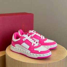 발렌티노 VALENTINO 남여공용 프리도트 로우탑 스니커즈