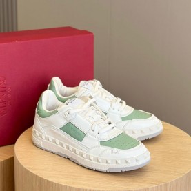발렌티노 VALENTINO 남여공용 프리도트 로우탑 스니커즈